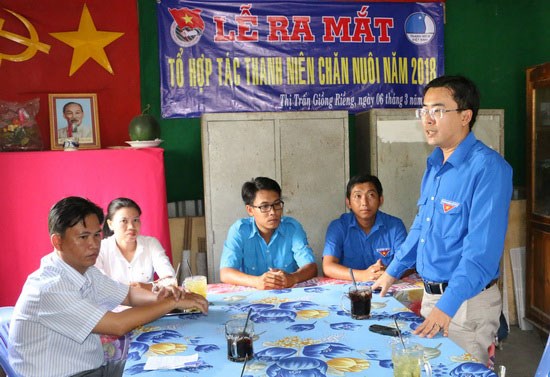 Tuổi trẻ Kiên Giang tình nguyện hỗ trợ nhân dân về thủ tục hành chính - Anh 1