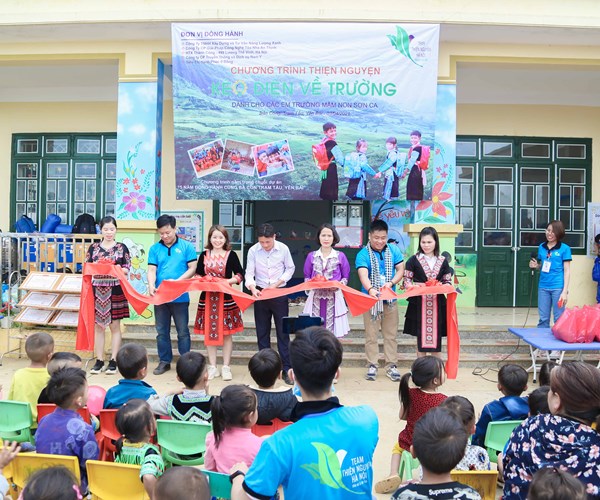 Điện về thắp sáng điểm trường vùng cao Trạm Tấu - Anh 1