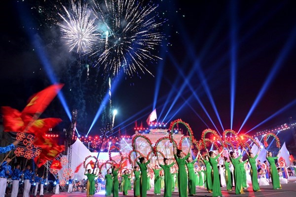 Hải Phòng bắn pháo hoa trong Lễ hội Hoa Phượng Đỏ 2021 - Anh 1