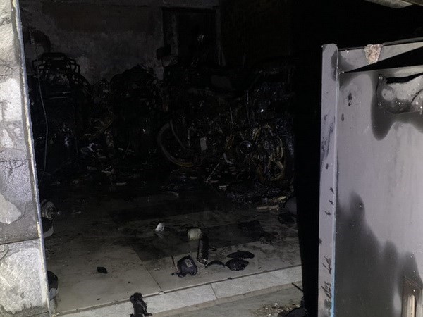 TP.HCM: Cháy nhà trong đêm, gia đình 5 người thoát nạn - Anh 1