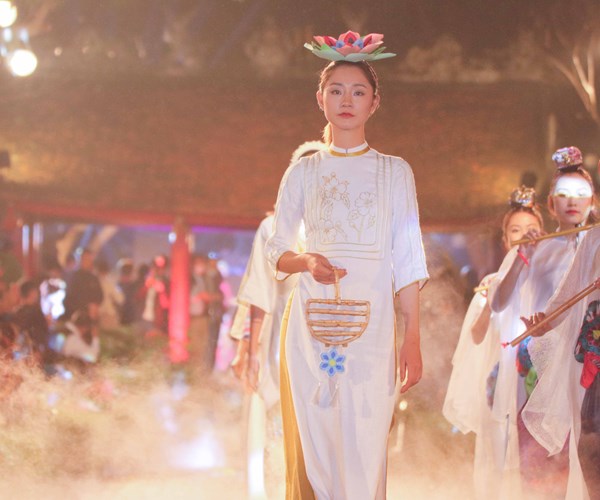 Mãn nhãn với đêm trình diễn “Thế giới trong áo dài Việt” - Anh 5