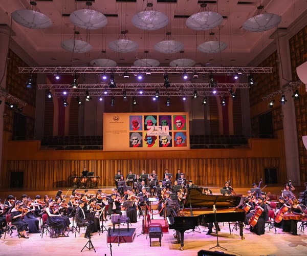 NSƯT Bùi Công Duy lần đầu độc tấu với hai dàn nhạc giao hưởng Nam-Bắc - Anh 2