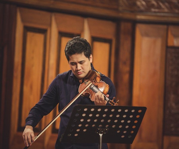 NSƯT Bùi Công Duy lần đầu độc tấu với hai dàn nhạc giao hưởng Nam-Bắc - Anh 3