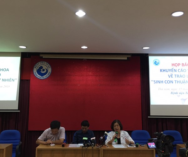 Không có vụ mẹ con sản phụ tử vong khi “sinh thuận tự nhiên” - Anh 1