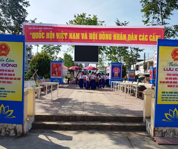 Kiên Giang ra quân tuyên truyền lưu động về bầu cử - Anh 1