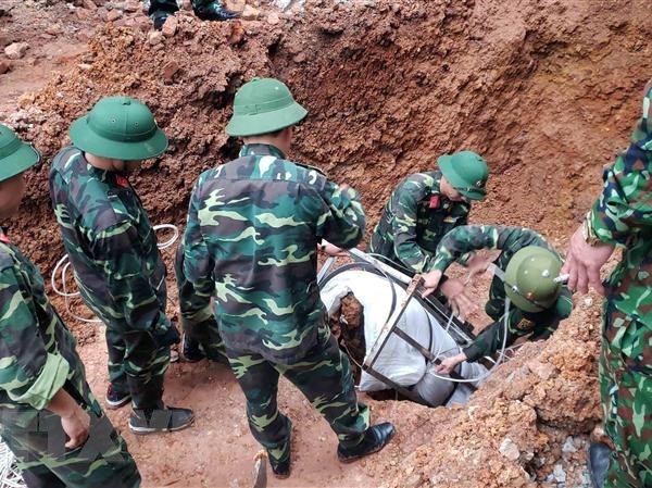 Vĩnh Phúc: Di dời thành công quả bom nặng 340kg ra khỏi khu dân cư - Anh 1