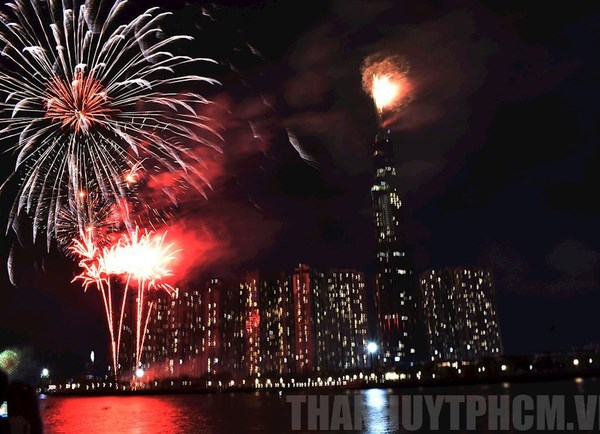 TP.HCM hủy bắn pháo hoa mừng lễ 30.4 - 1.5 - Anh 1
