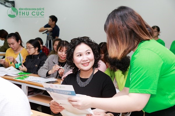Hà Nội: Cán bộ y tế được hướng dẫn lấy mẫu xét nghiệm ung thư đại trực tràng - Anh 1