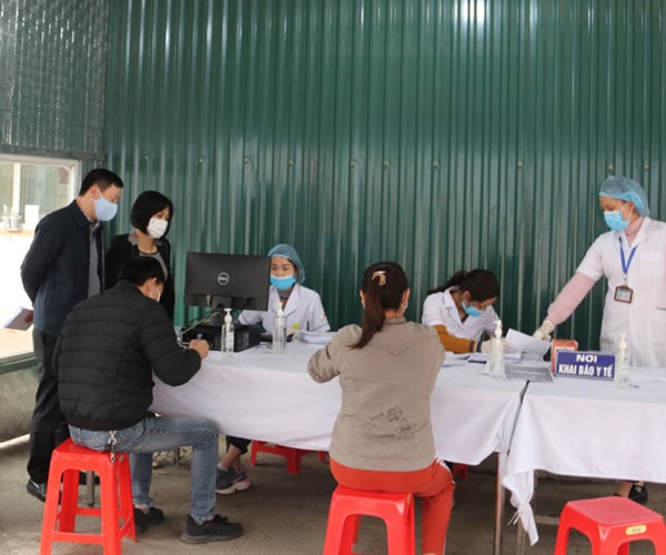 Bắc Ninh yêu cầu người dân bắt buộc phải đeo khẩu trang khi đi ra ngoài - Anh 1