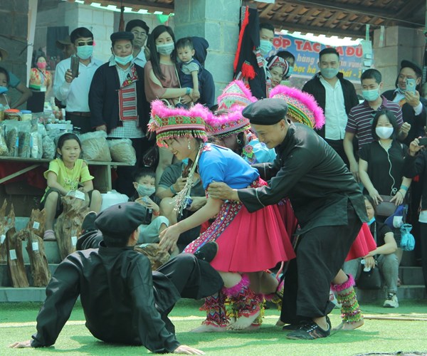 Đặc sắc chợ phiên vùng cao Hà Giang tại Làng Văn hóa- Du lịch các dân tộc Việt Nam - Anh 5