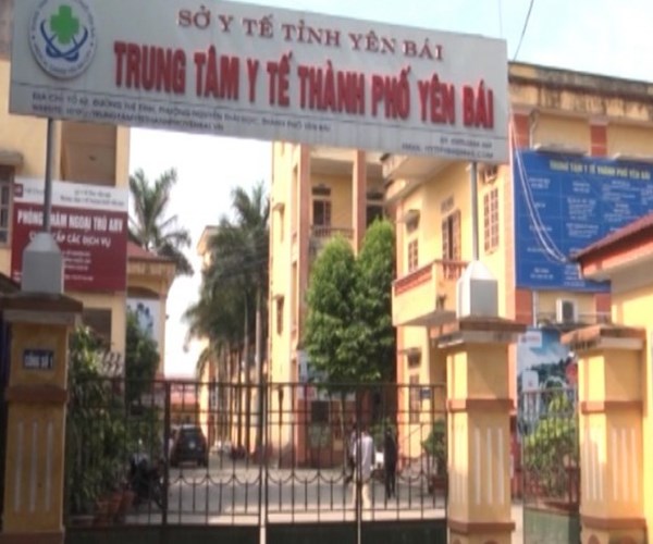 Đình chỉ công tác Giám đốc Trung tâm Y tế thành phố Yên Bái do vi phạm phòng dịch - Anh 1