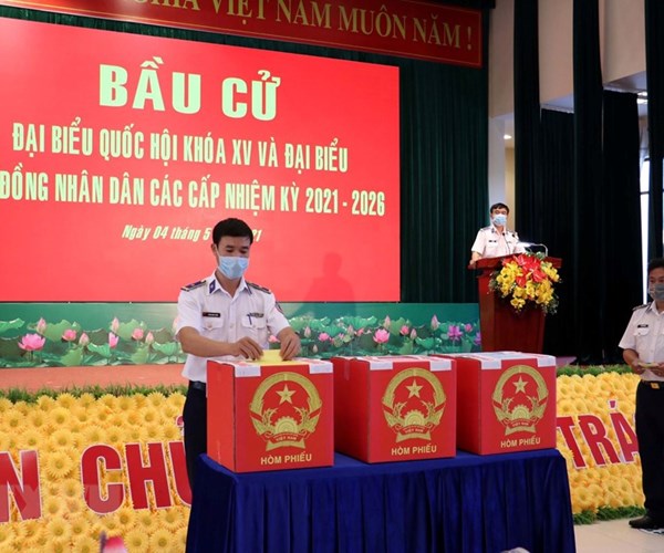 Tổ chức bầu cử sớm cho những người làm việc dài ngày trên biển - Anh 1