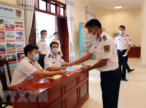 Bầu cử Quốc hội và HĐND: 12 tỉnh, thành phố thực hiện bầu cử sớm - Anh 1