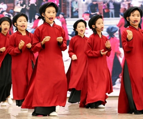 Về đất Tổ nghe điệu Xoan Làng Cổ - Anh 1