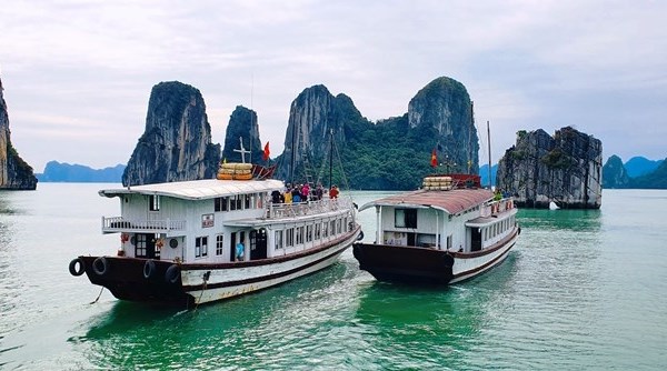 Từ 12h ngày 6.5, Quảng Ninh tạm dừng hoạt động tham quan, du lịch - Anh 1