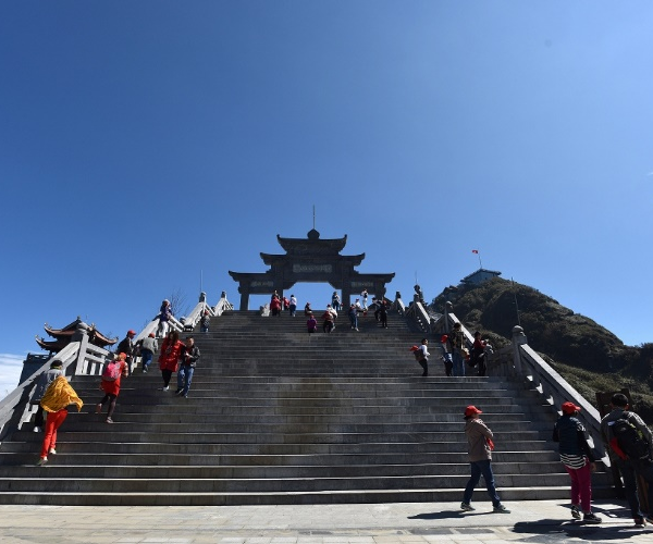 Chiêm ngưỡng tuyệt tác tâm linh trên đỉnh thiêng Fansipan - Anh 1