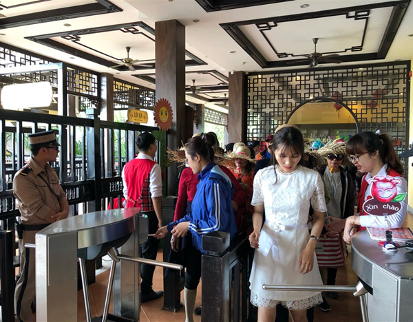 Ưu đãi trong “Tháng 3 tri ân”, Sun World Ba Na Hills đón hàng ngàn lượt khách mỗi ngày - Anh 2