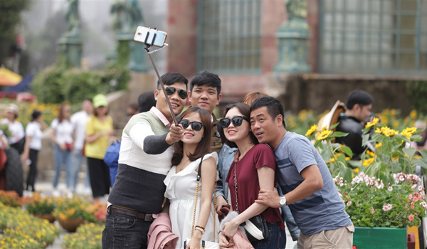 Ưu đãi trong “Tháng 3 tri ân”, Sun World Ba Na Hills đón hàng ngàn lượt khách mỗi ngày - Anh 3
