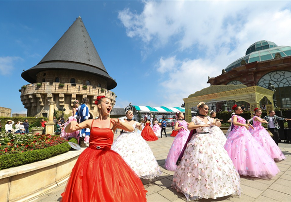 Ưu đãi trong “Tháng 3 tri ân”, Sun World Ba Na Hills đón hàng ngàn lượt khách mỗi ngày - Anh 7
