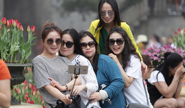 Ưu đãi trong “Tháng 3 tri ân”, Sun World Ba Na Hills đón hàng ngàn lượt khách mỗi ngày - Anh 9