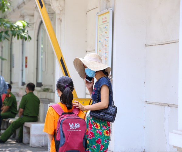 Hà Nội: Phong tỏa tạm thời một chung cư do có người nghi nhiễm Covid-19 - Anh 6