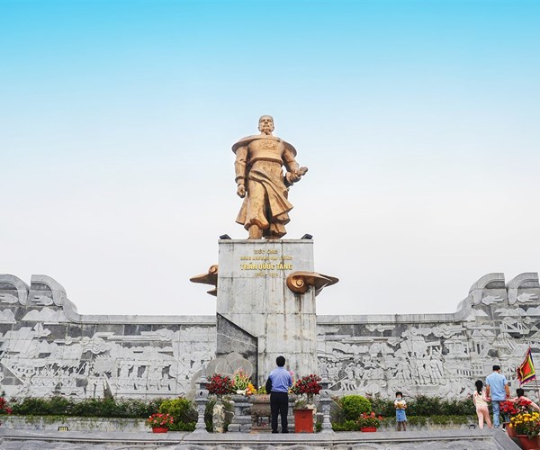 Những điểm đến tâm linh kỳ vĩ bậc nhất Quảng Ninh - Anh 1