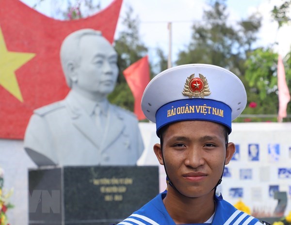 Bầu cử QH và HĐND: Rộn ràng đi bỏ phiếu sớm nơi huyện đảo Trường Sa - Anh 1