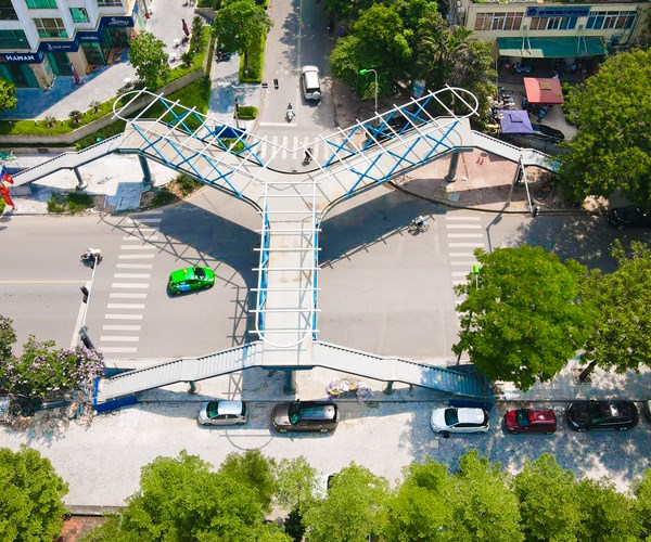 Độc đáo cầu bộ hành chữ Y đầu tiên ở Hà Nội - Anh 2