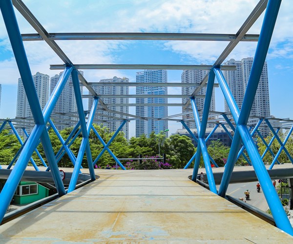 Độc đáo cầu bộ hành chữ Y đầu tiên ở Hà Nội - Anh 9