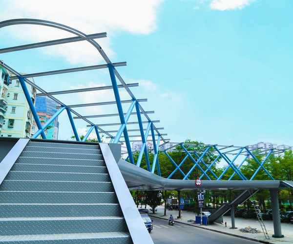 Độc đáo cầu bộ hành chữ Y đầu tiên ở Hà Nội - Anh 6