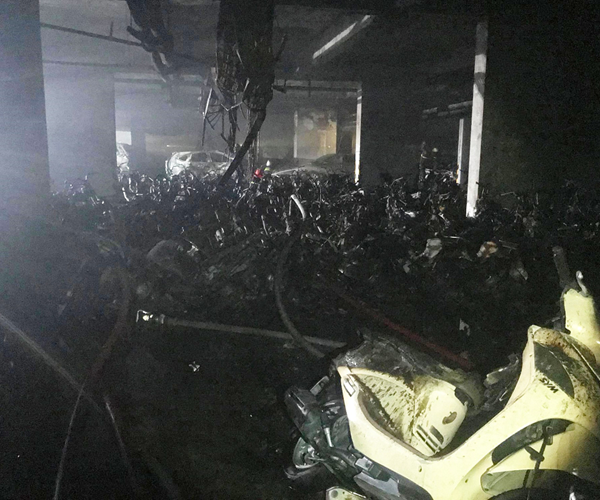 Vụ cháy chung cư khiến 13 người tử vong: Không loại trừ khả năng phá hoại - Anh 3