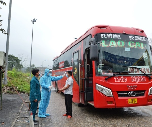 Lào Cai rà soát người về từ các KCN có người nhiễm SARS-CoV-2 - Anh 1