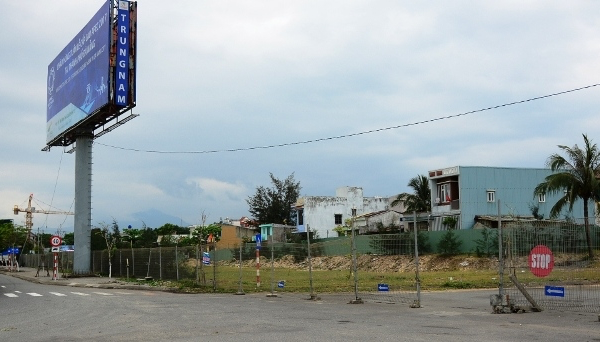 Bí thư Thành ủy Đà Nẵng yêu cầu doanh nghiệp mở đường cho dân xuống biển - Anh 1