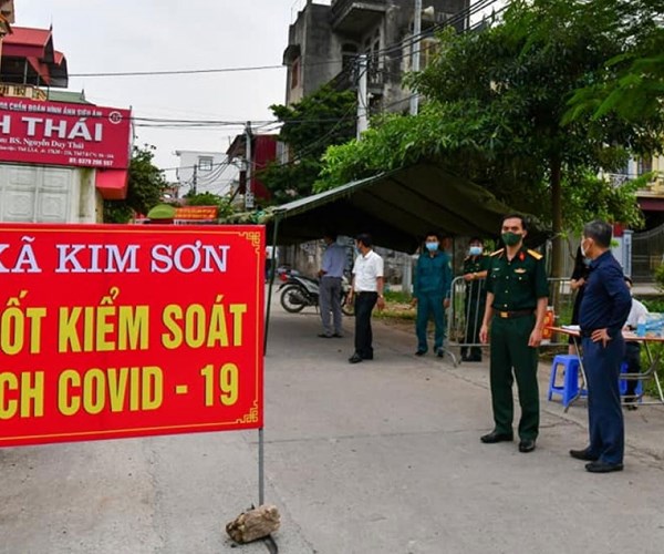 Những người “vác tù và hàng tổng” nơi vùng dịch - Anh 1