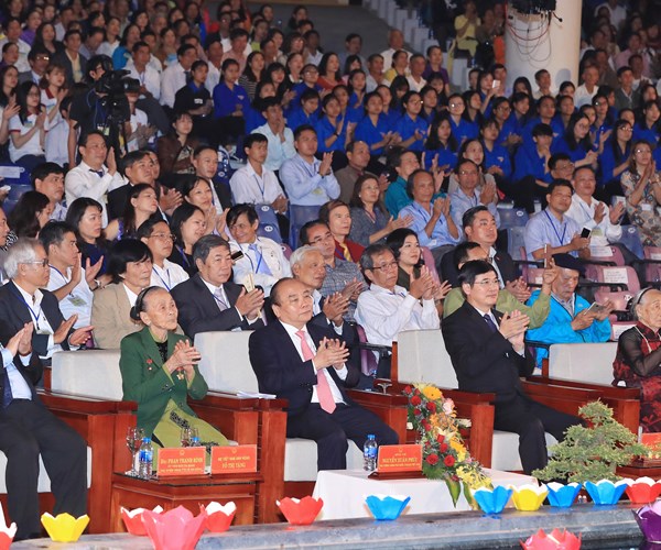 Thủ tướng Nguyễn Xuân Phúc tham dự Lễ kỷ niệm 10 năm thành lập TP Hội An ( Quảng Nam): “Văn hóa con người là nhân tố quyết định xây dựng Hội An phát triển bền vững” - Anh 1