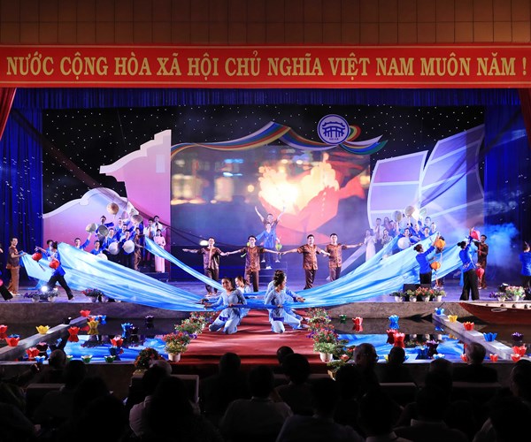 Thủ tướng Nguyễn Xuân Phúc tham dự Lễ kỷ niệm 10 năm thành lập TP Hội An ( Quảng Nam): “Văn hóa con người là nhân tố quyết định xây dựng Hội An phát triển bền vững” - Anh 3