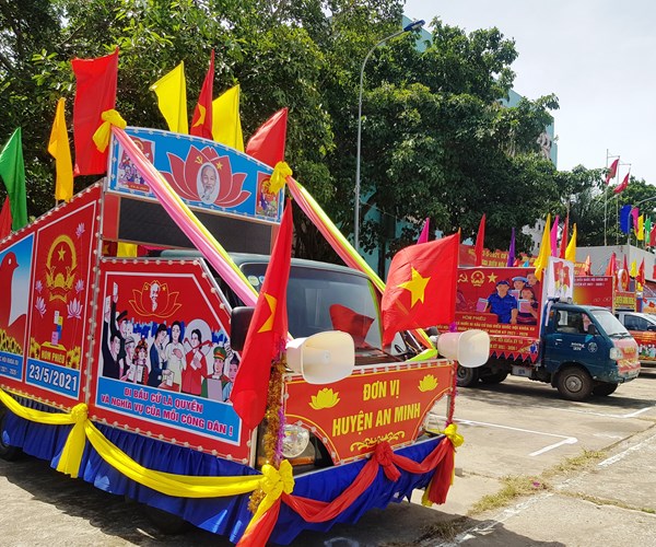 Kiên Giang khai mạc hội thi xe tuyên tuyền lưu động về bầu cử - Anh 1