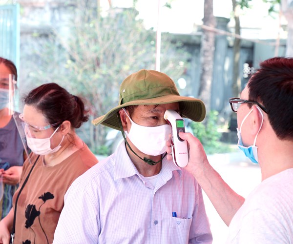 Ha Noi ruc ro co hoa chao don Ngay hoi non song - Anh 7