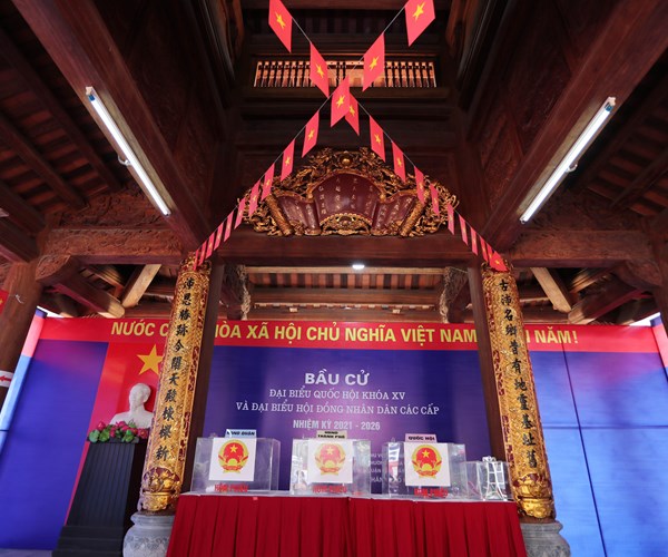 Ha Noi ruc ro co hoa chao don Ngay hoi non song - Anh 13