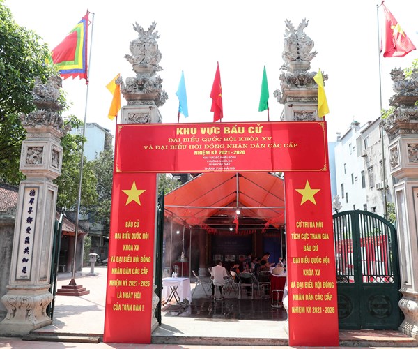 Ha Noi ruc ro co hoa chao don Ngay hoi non song - Anh 2