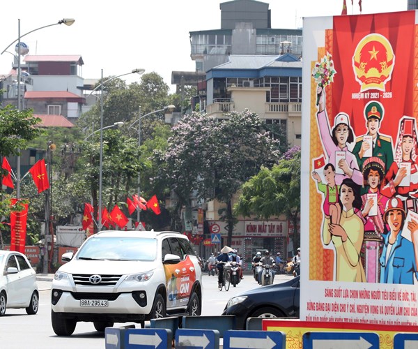 Ha Noi ruc ro co hoa chao don Ngay hoi non song - Anh 3
