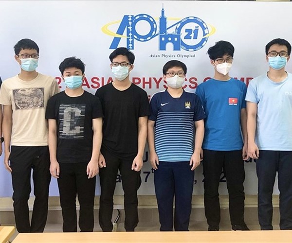 Học sinh Việt Nam đạt điểm cao nhất Olympic Vật lý Châu Á - Thái Bình Dương - Anh 1
