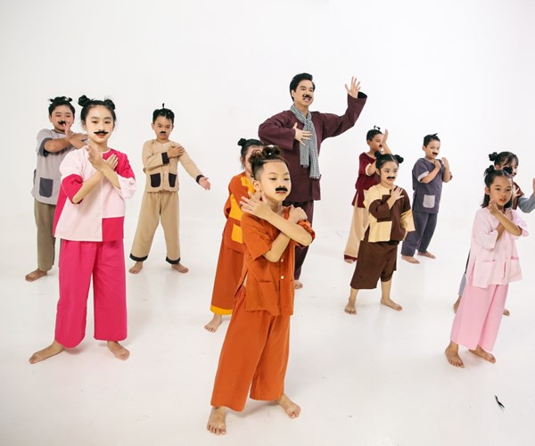 "Mẫu nhí"  Phong Thiên hóa thân con trai Ngọc Sơn trong MV mới - ảnh 1