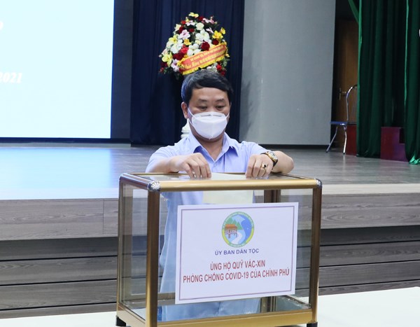 Ủy ban Dân tộc phát động ủng hộ Quỹ vaccine phòng Covid-19 - Anh 2