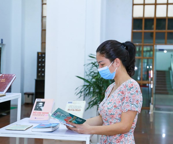 Trưng bày chuyên đề “Người đi tìm hình của nước” - Anh 3