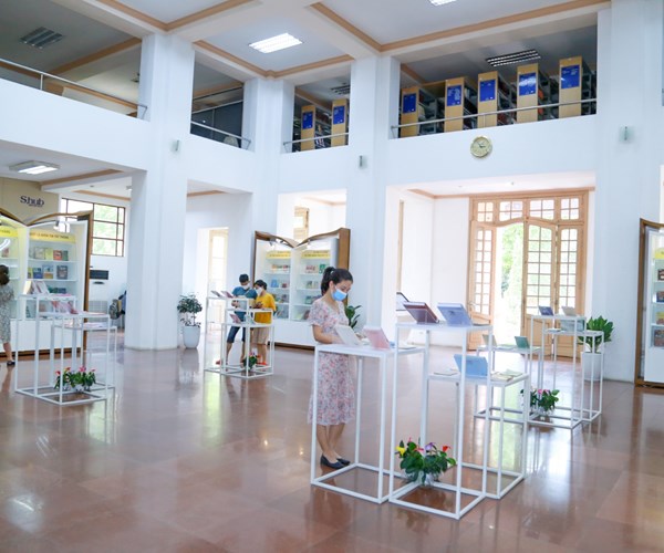 Trưng bày chuyên đề “Người đi tìm hình của nước” - Anh 1