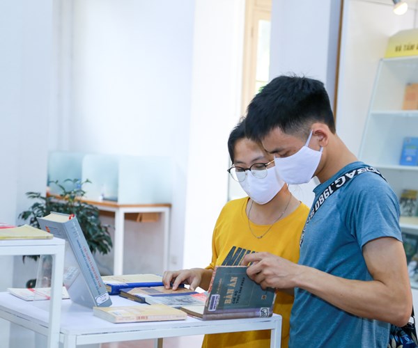 Trưng bày chuyên đề “Người đi tìm hình của nước” - Anh 4