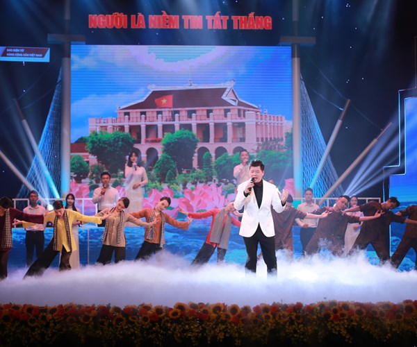 Xúc động Chương trình nghệ thuật đặc biệt “Người là niềm tin tất thắng” - Anh 3