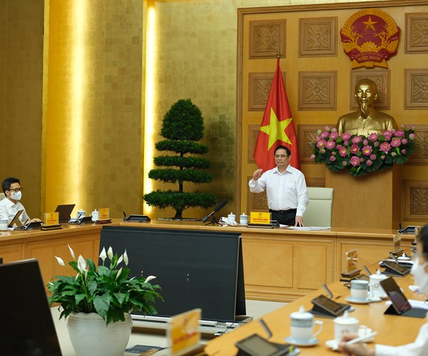 Thủ tướng: Phải sản xuất bằng được vaccine phòng chống Covid-19 để chủ động lo cho người dân - Anh 3