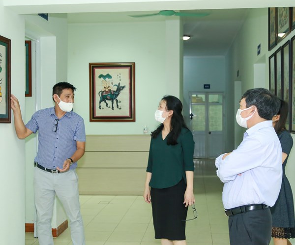 Thứ trưởng Bộ VHTTDL Đoàn Văn Việt làm việc với NXB Văn hóa dân tộc - Anh 3